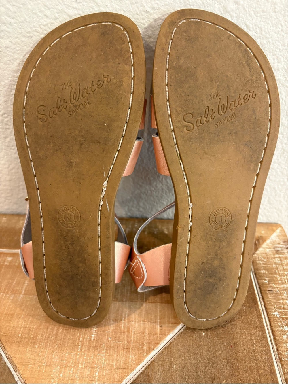 Salt Water Sandals by Hoy Original Waterproof Rose Gold Leather Size 3 Big Girls - Picture 5 of 6